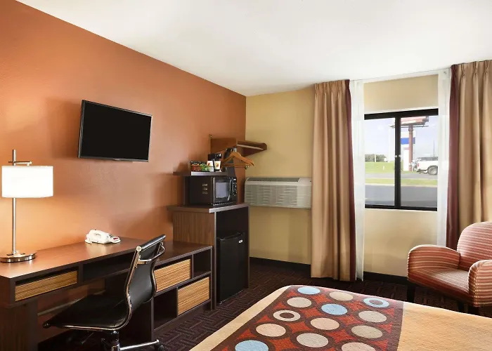 Super 8 By Wyndham Motel