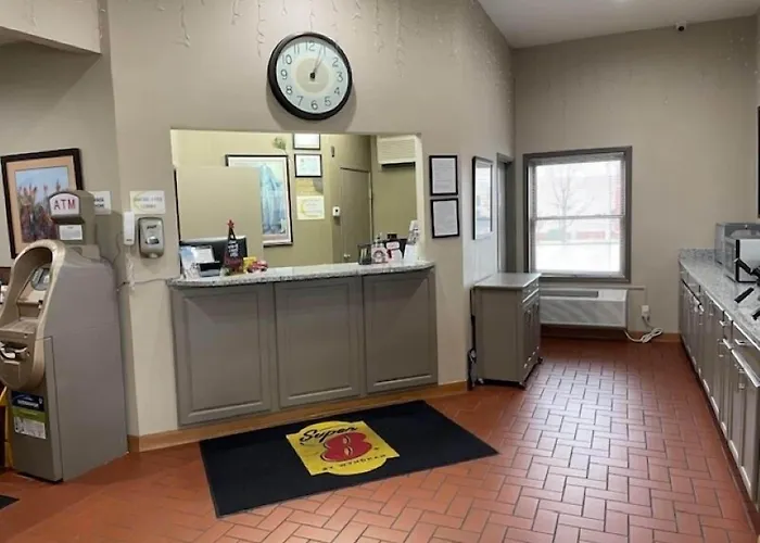 Super 8 By Wyndham Motel