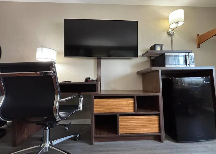 Super 8 By Wyndham Motel