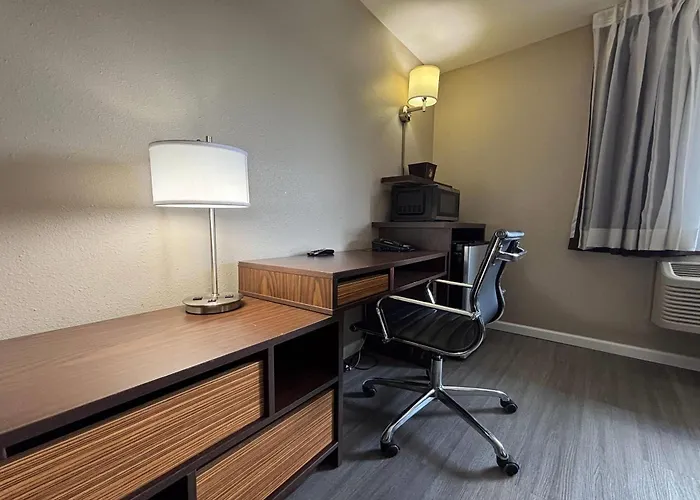 Super 8 By Wyndham Alton