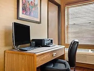 Motel Amerivu Inn & Suites 2*